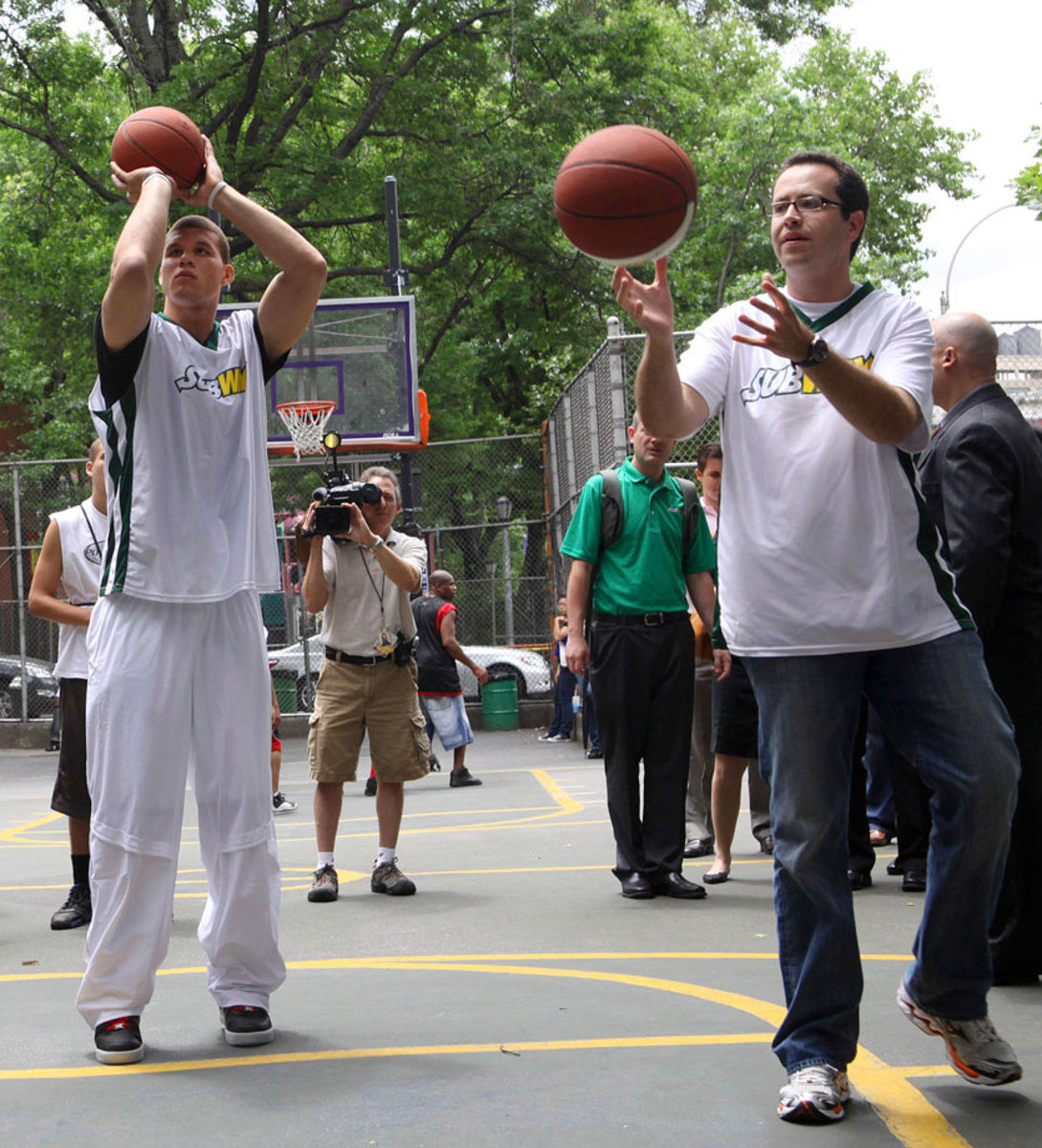 2009-Blake-Griffin-Jared-Fogle-Subway.jpg